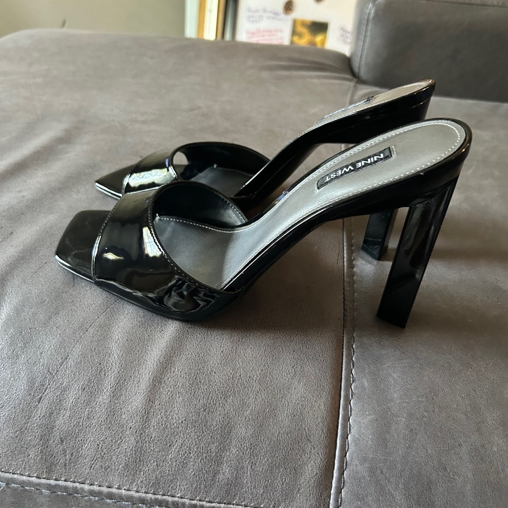 Women’s black sandal